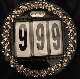 Startnummer Royal Allure traverso dark gold